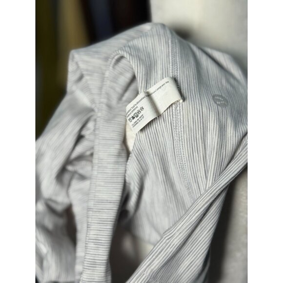 ECU Lululemon Size 6 White Gray Mini Stripe Align Reversible Bra Light support - Picture 7 of 9